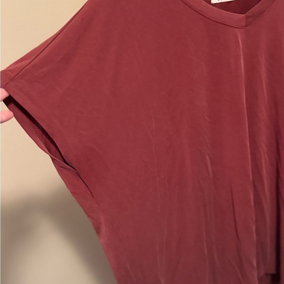 Edgely Boxy V-Neck Rich Burgundy Short Sleeve Tee, Size 1X - Picture 3 of 4